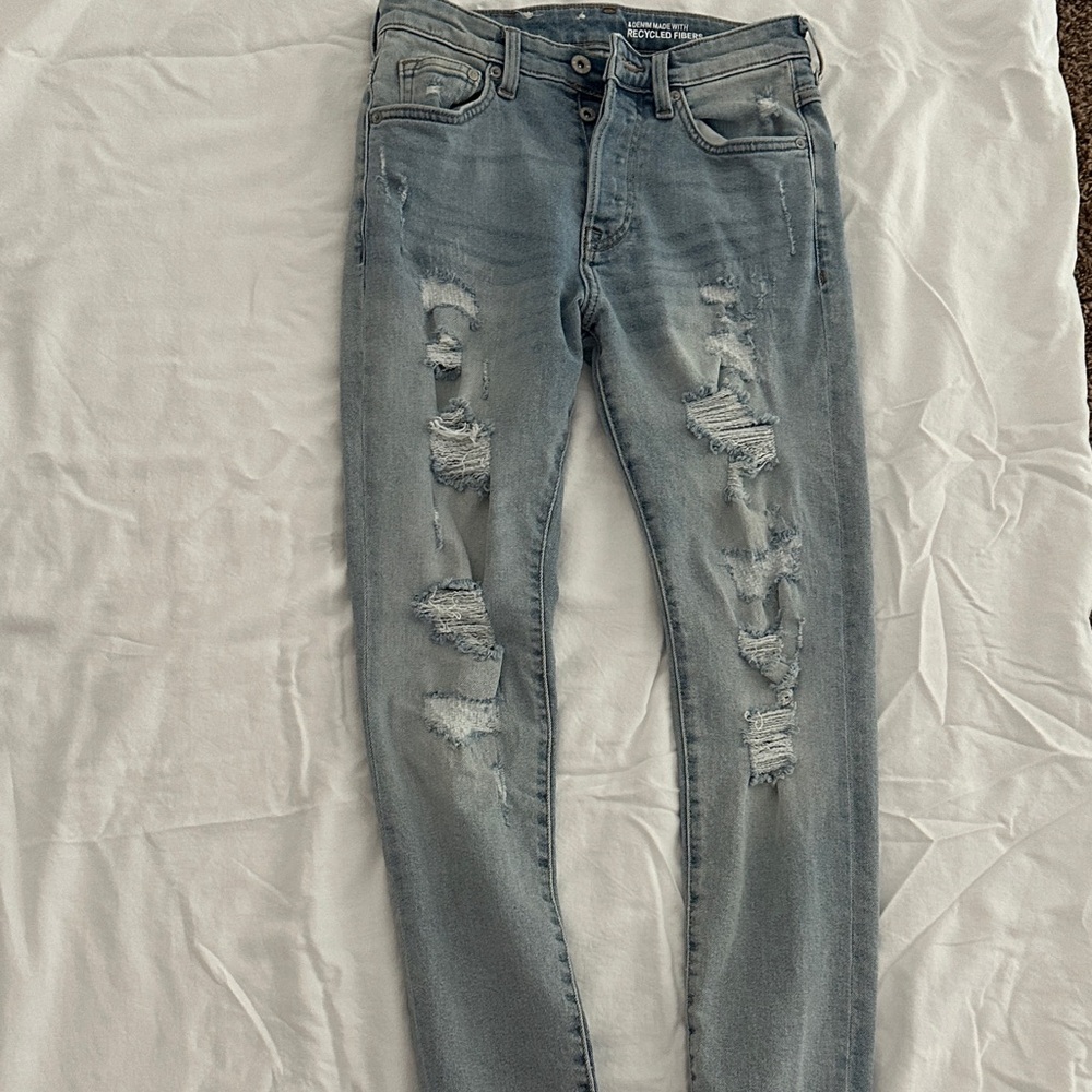 Men’s 28/32 Distressed Light Blue Jeans
